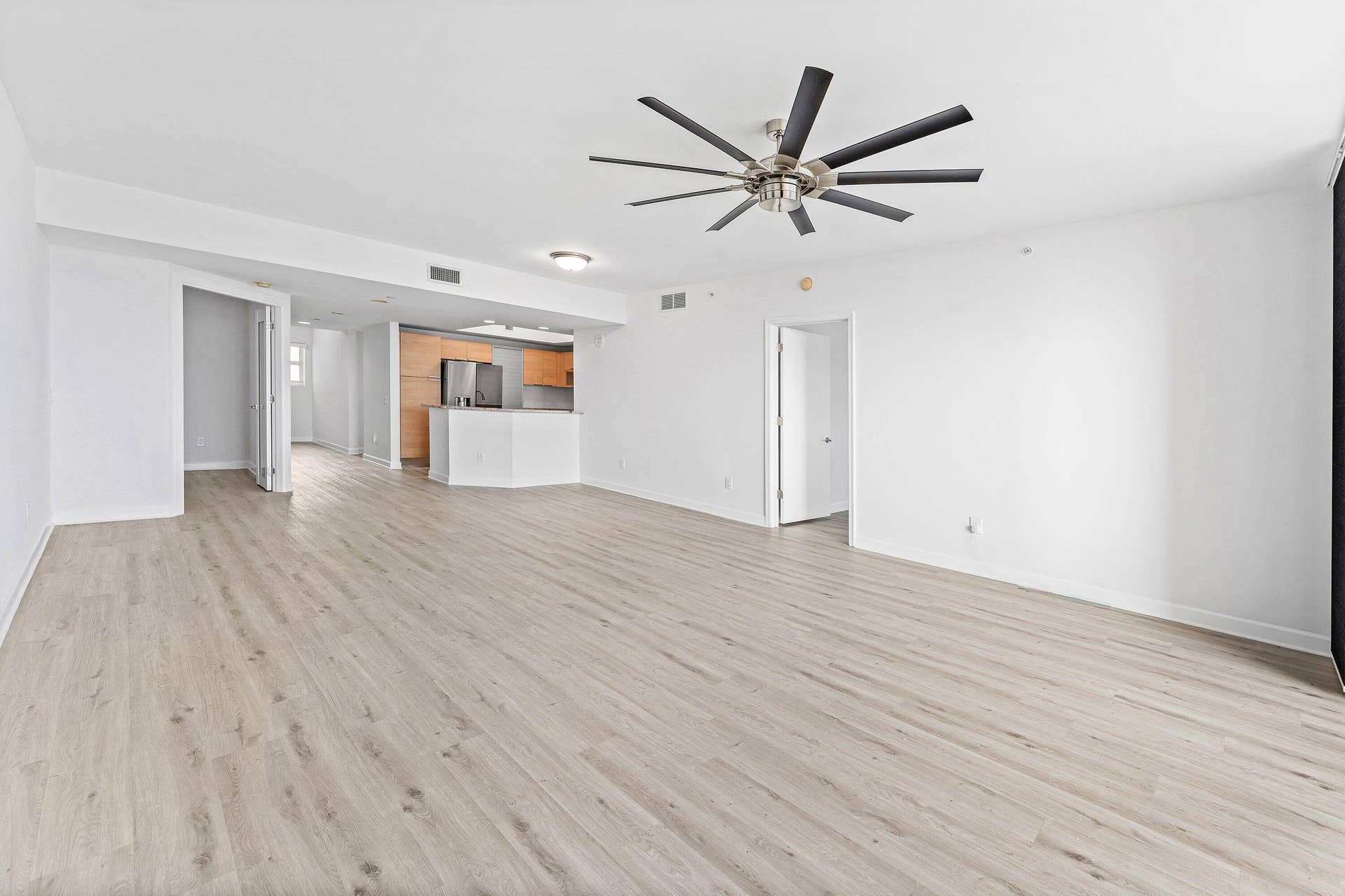 2640 Lake Shore Drive, #614, Riviera Beach, FL 33404 Open Living Area