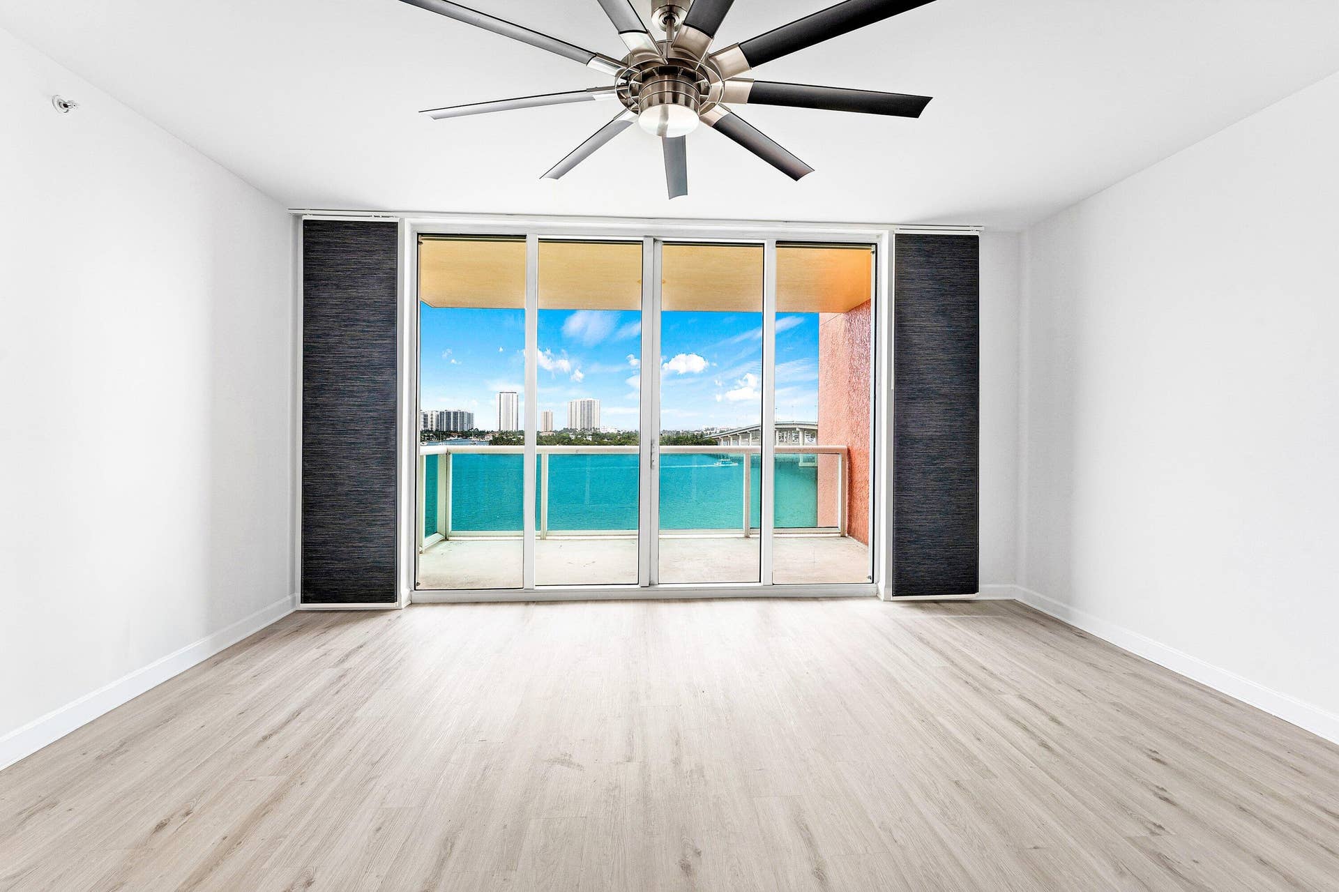 2640 Lake Shore Drive, #614, Riviera Beach, FL 33404 Living Area