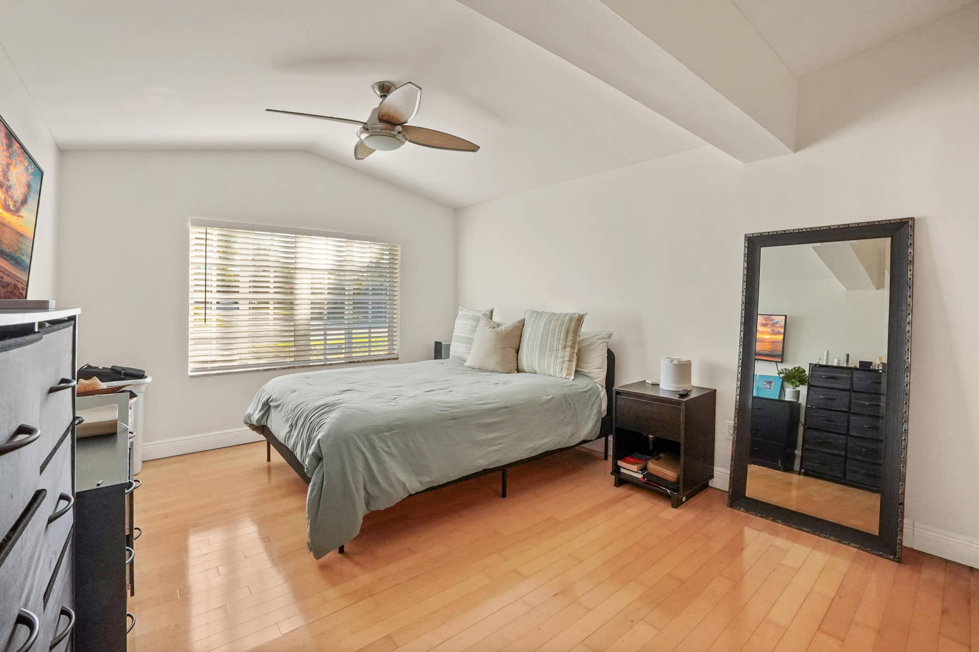 1401 NE 14th Street, Fort Lauderdale, FL 33304 09 Bedroom 01