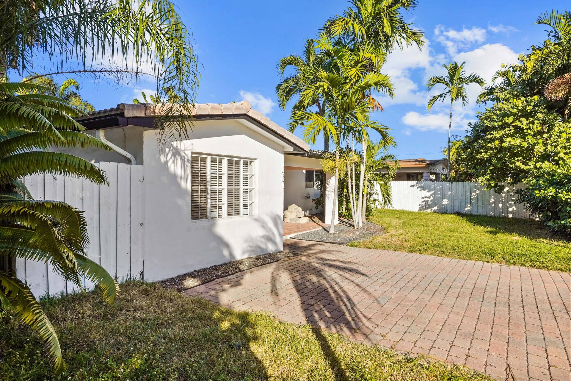 1401 NE 14th Street, Fort Lauderdale, FL 33304 01 Front 01