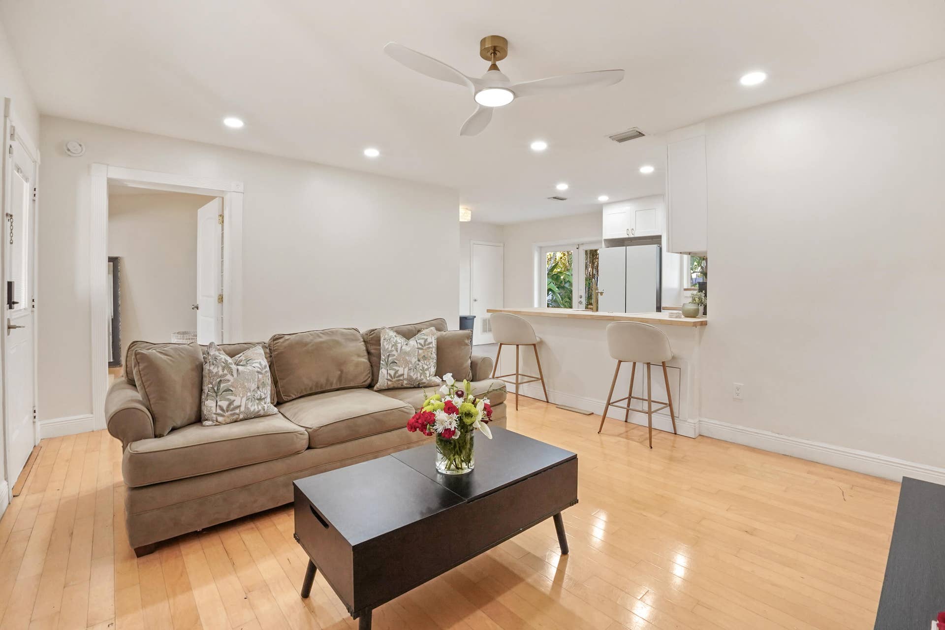 1401 NE 14th Street, Fort Lauderdale, FL 33304 07 Living Room 02