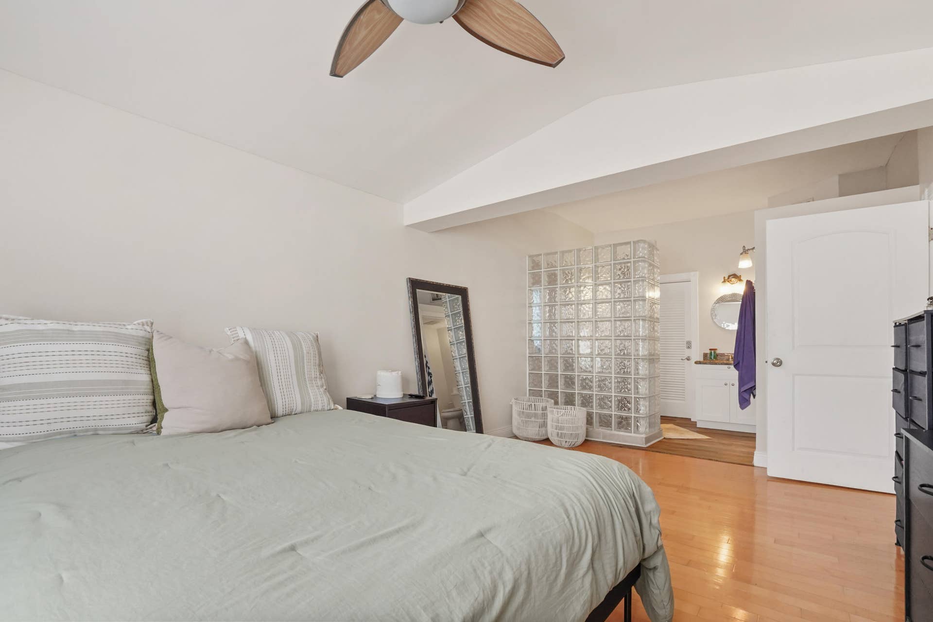 1401 NE 14th Street, Fort Lauderdale, FL 33304 10 Bedroom 02