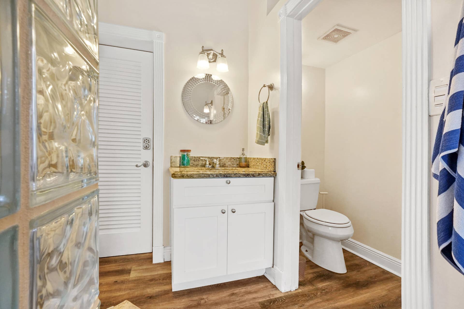 1401 NE 14th Street, Fort Lauderdale, FL 33304 12 Bathroom 01