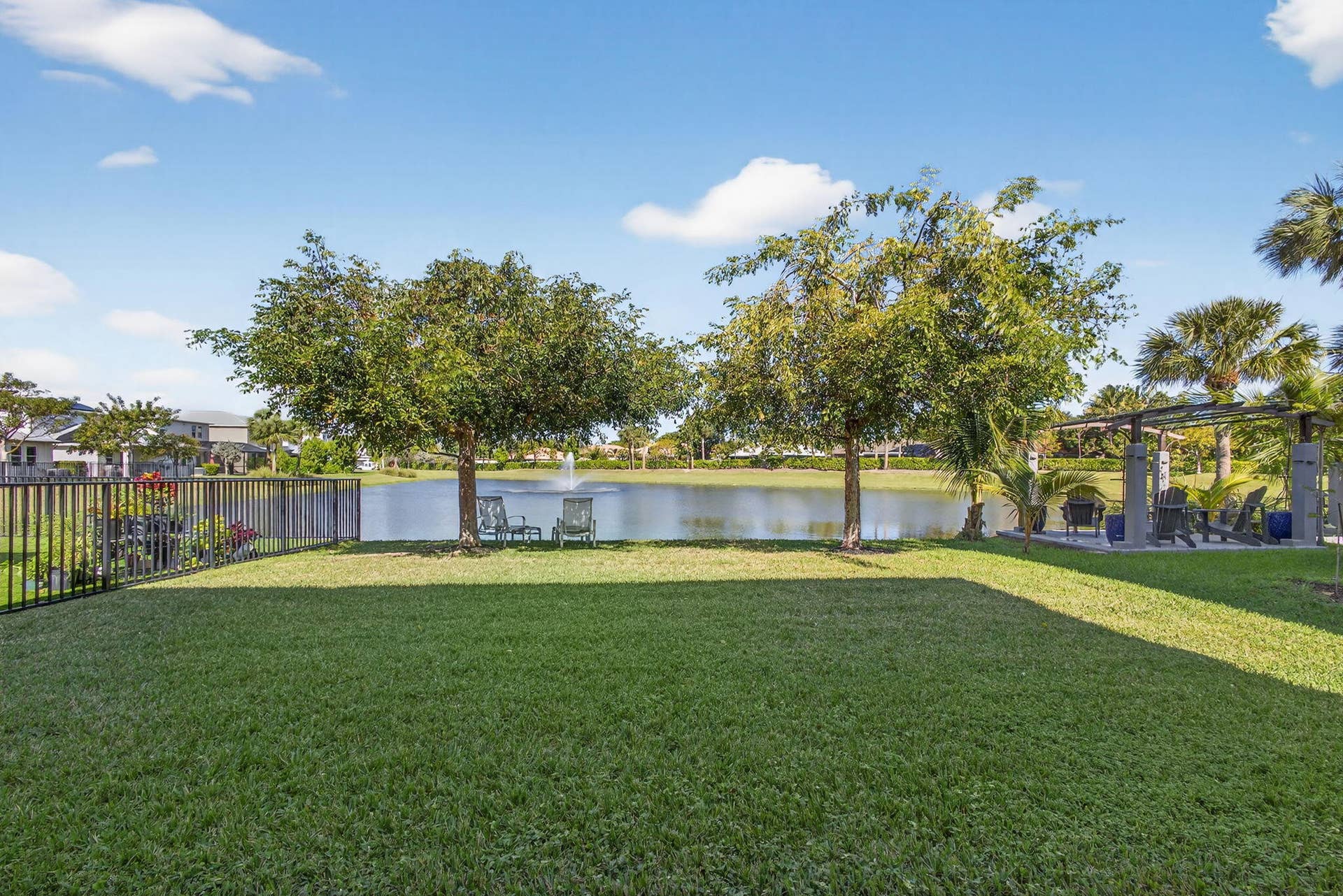 1822 Lake Cove Drive, Lake Worth, FL 33460 amazing yard
