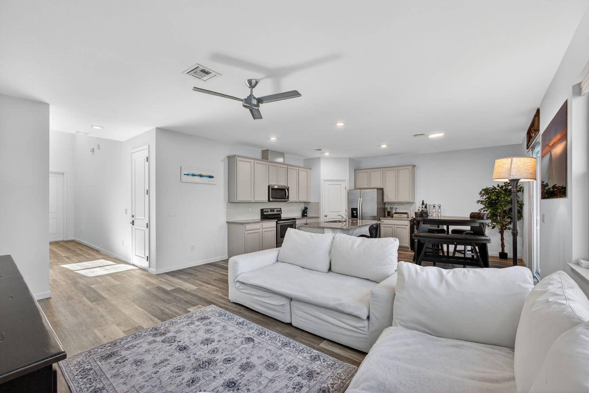 1822 Lake Cove Drive, Lake Worth, FL 33460 high ceilings