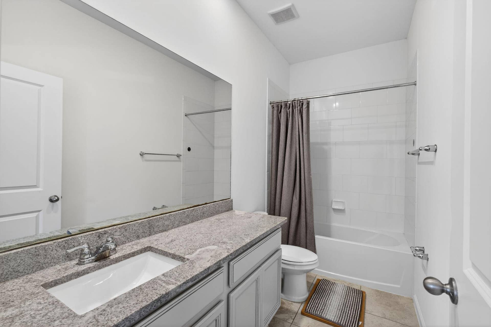 1822 Lake Cove Drive, Lake Worth, FL 33460 bath 2