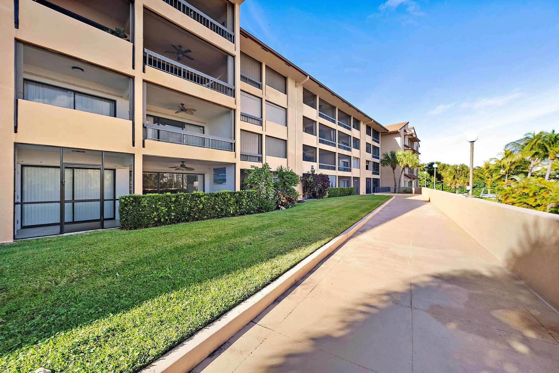 1036 Us Highway 1, #119, North Palm Beach, FL 33408 Building Exterior