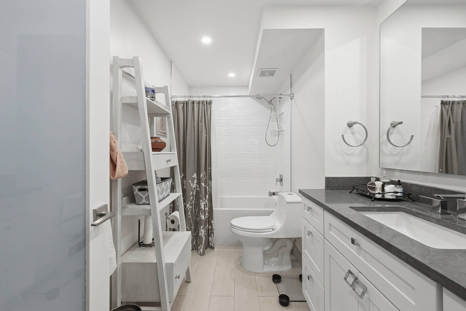3100 NE 49th Street, #206, Fort Lauderdale, FL 33308