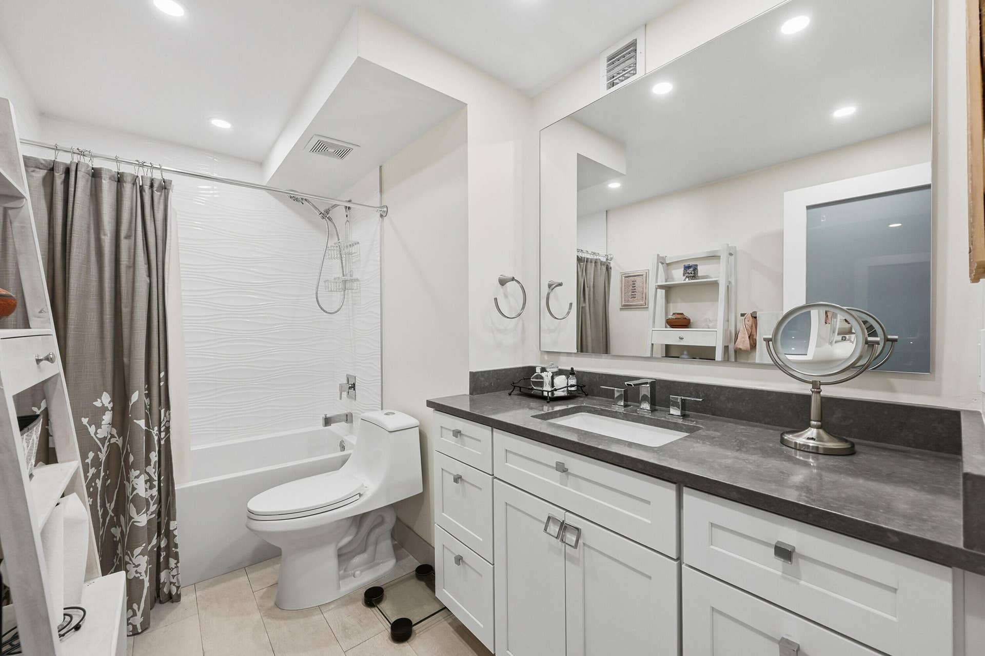 3100 NE 49th Street, #206, Fort Lauderdale, FL 33308