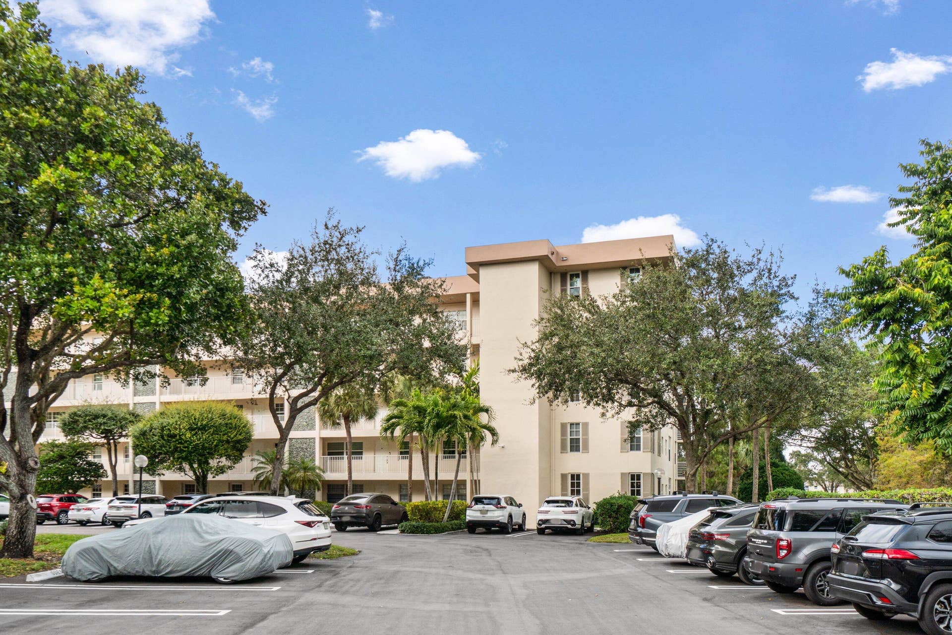 3505 Oaks Way, #301, Pompano Beach, FL 33069 004-3505OaksWay-301-PompanoBeach-FL-3306