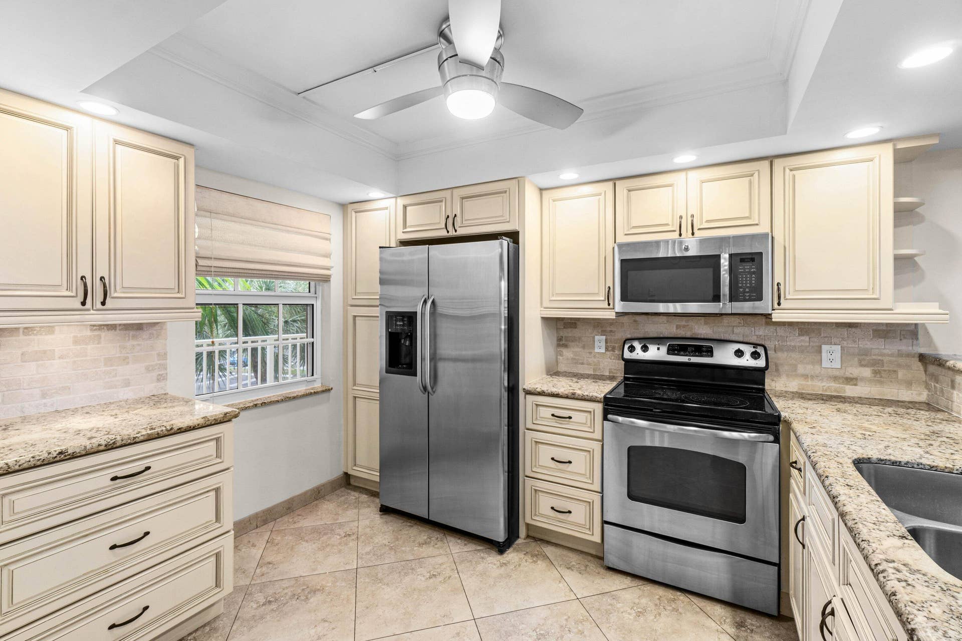 3505 Oaks Way, #301, Pompano Beach, FL 33069 023-3505OaksWay-301-PompanoBeach-FL-3306