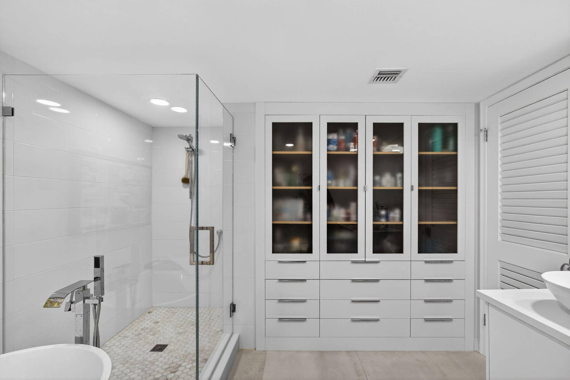 5540 N Ocean Drive, #14b, Singer Island, FL 33404 Master Bath