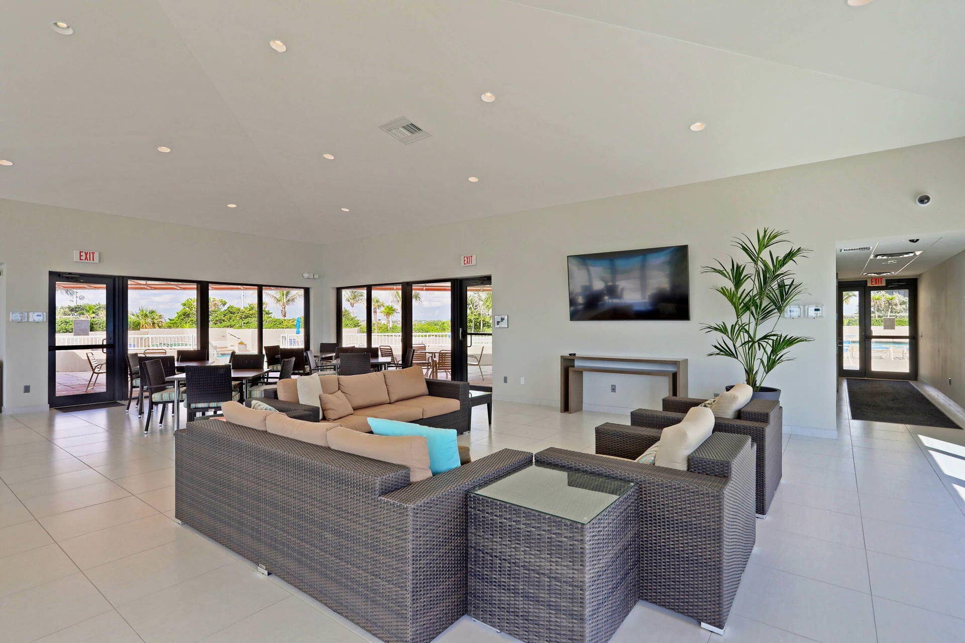 5540 N Ocean Drive, #14b, Singer Island, FL 33404 92-web-or-mls-Virtuals 1 Waterglides sto