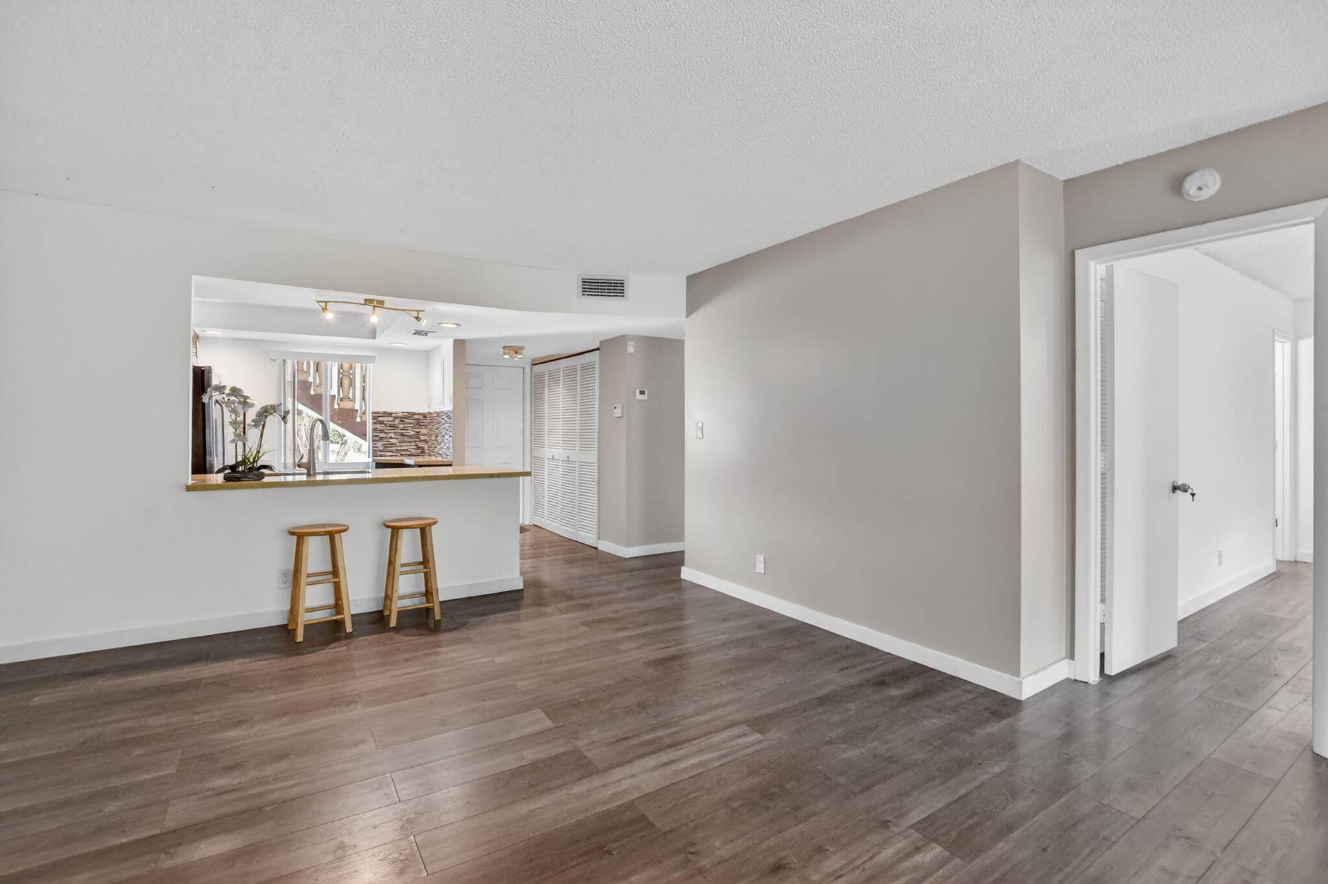 9220 SW 3rd Street, #907, Boca Raton, FL 33428 15-web-or-mls-DSC_2210