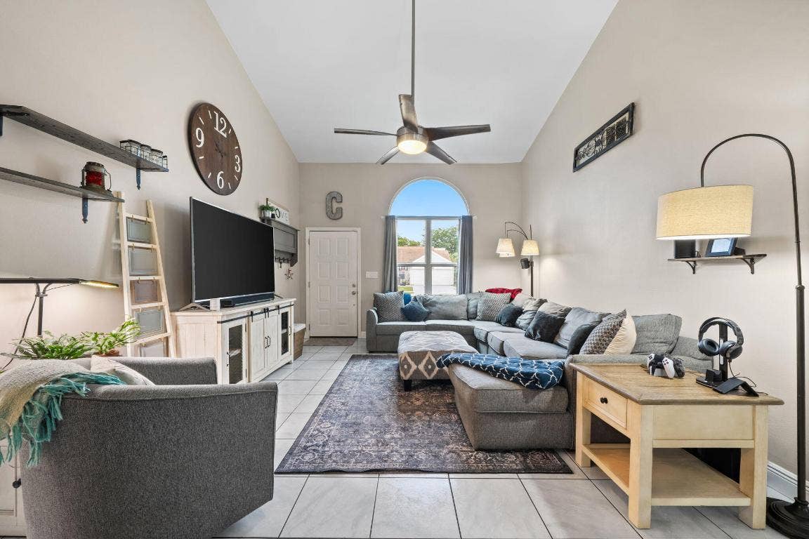 8374 Dynasty Drive, Boca Raton, FL 33433 8374 Dynasty Drive, Boca Raton, FL 33433