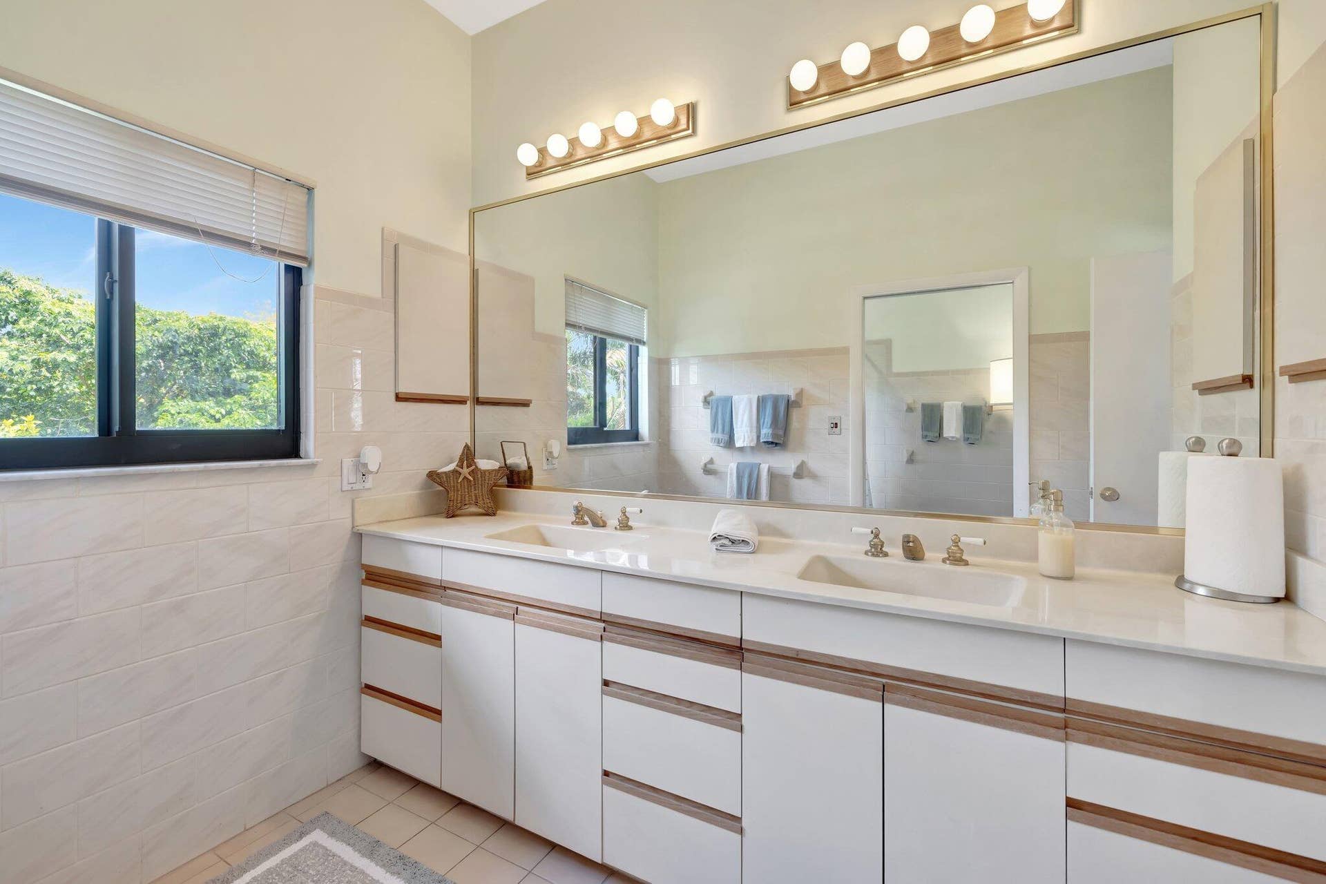 2112 NE 20th Avenue, Wilton Manors, FL 33305 65-web-or-mls-699A2091