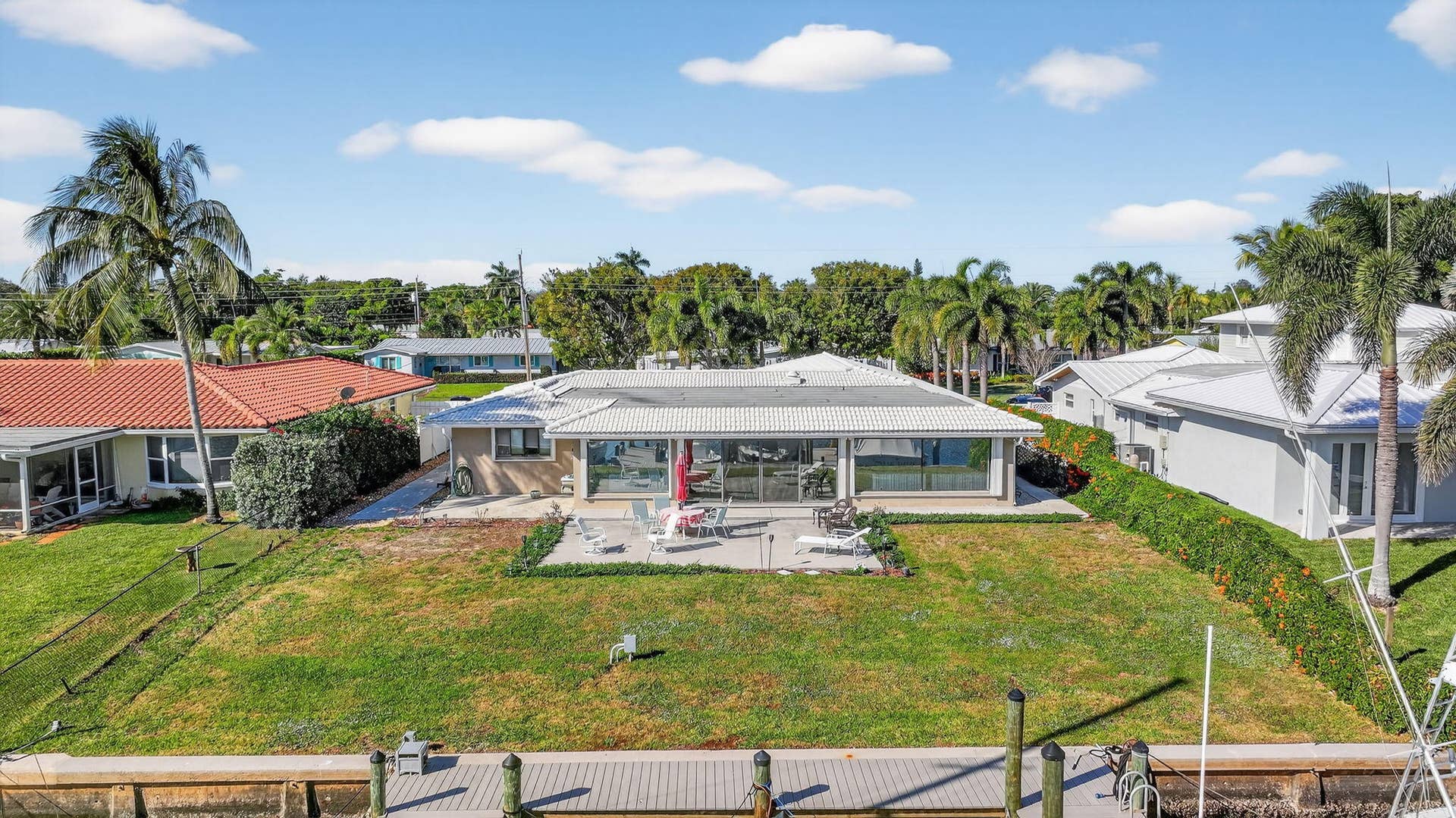 752 Lagoon Drive, North Palm Beach, FL 33408 63-web-or-mls-DJI_20251228020907_0186_D