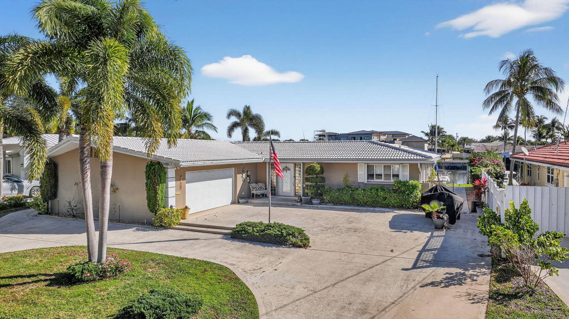 752 Lagoon Drive, North Palm Beach, FL 33408 52-web-or-mls-DJI_20251228020400_0117_D