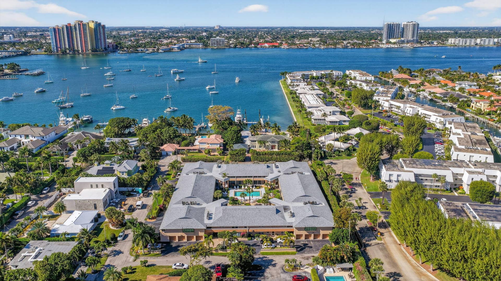 1100 Surf Road, #201, Singer Island, FL 33404 Beautiful Courtyard Condominum on Singer Island