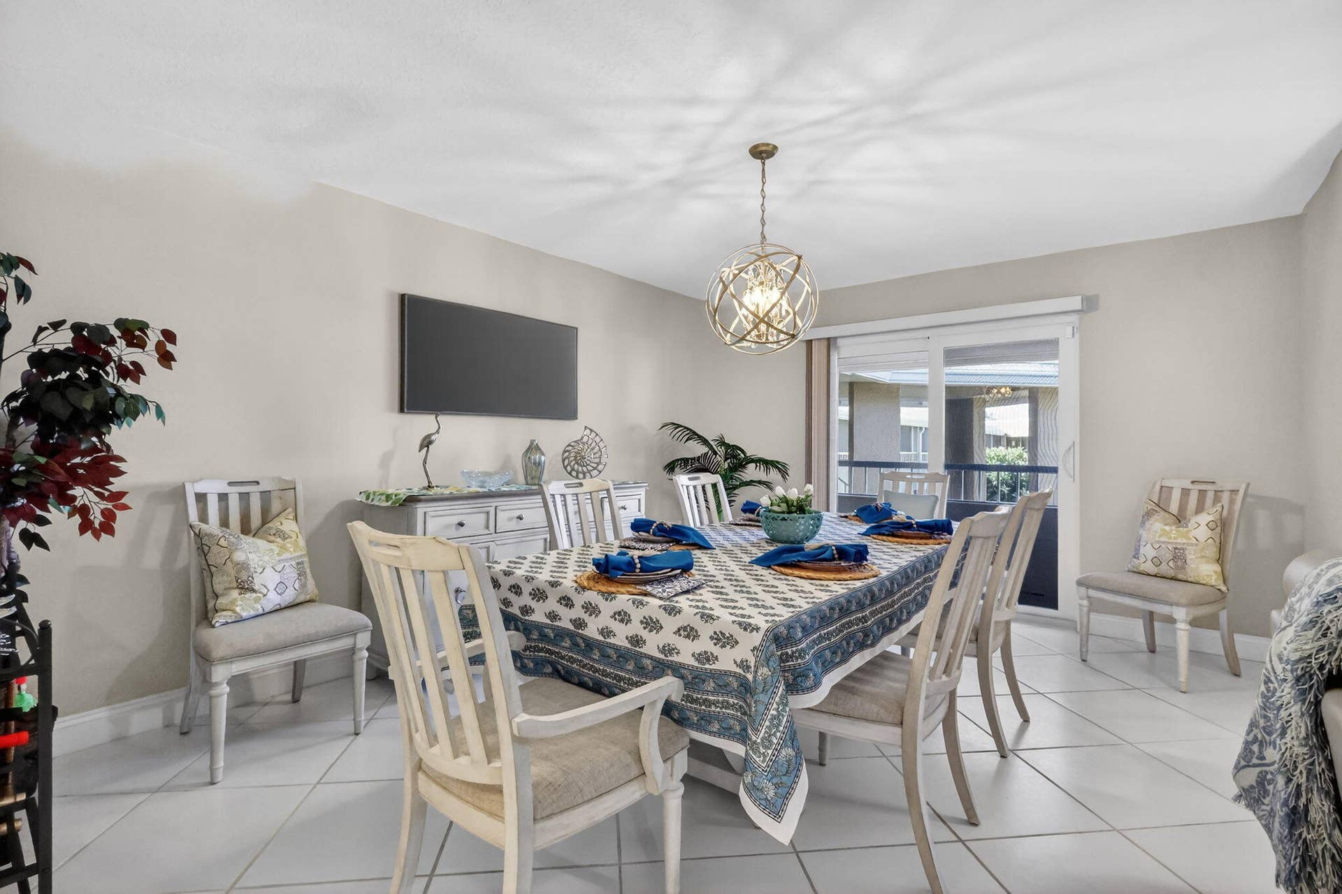 1100 Surf Road, #201, Singer Island, FL 33404 Dining Area