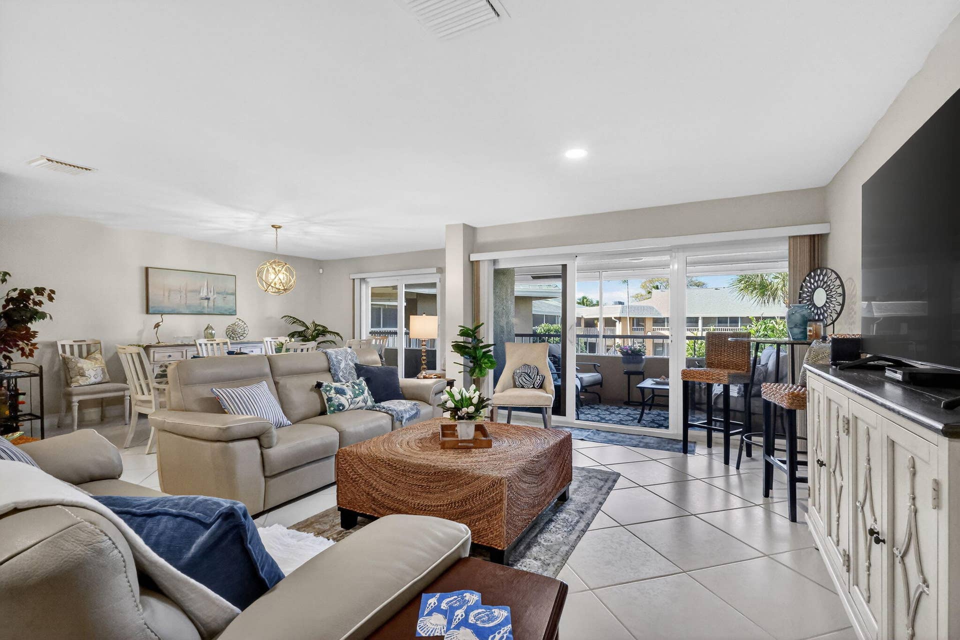 1100 Surf Road, #201, Singer Island, FL 33404 Bright and Spacious Great Room