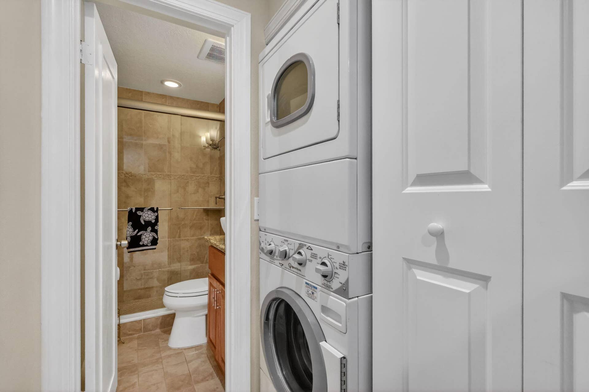 1100 Surf Road, #201, Singer Island, FL 33404 Washer/Dryer