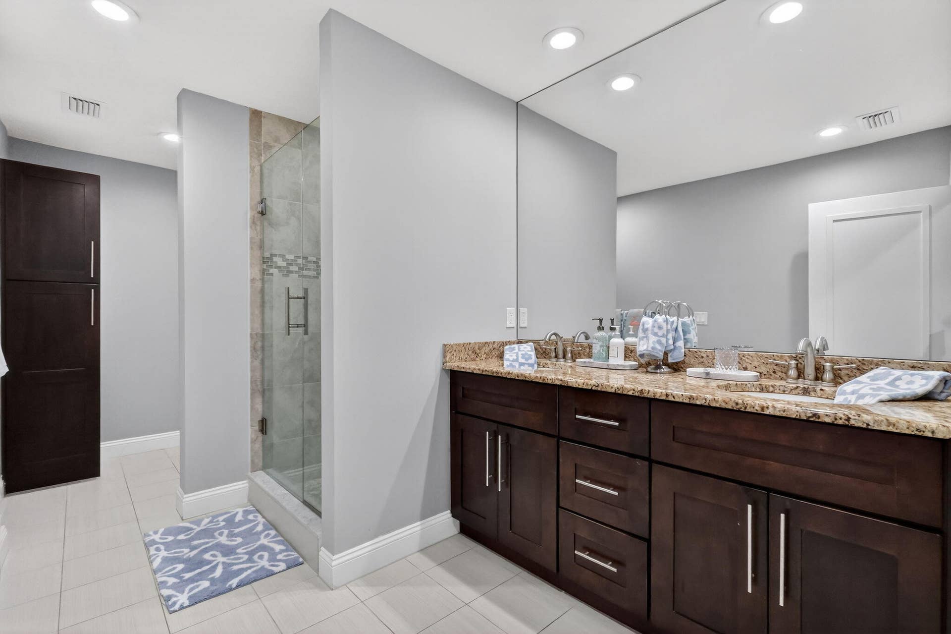 1100 Surf Road, #201, Singer Island, FL 33404 Double sinks