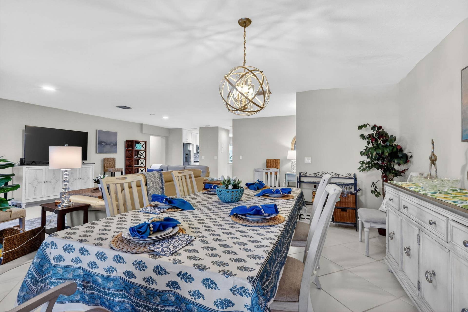 1100 Surf Road, #201, Singer Island, FL 33404 Dining Area