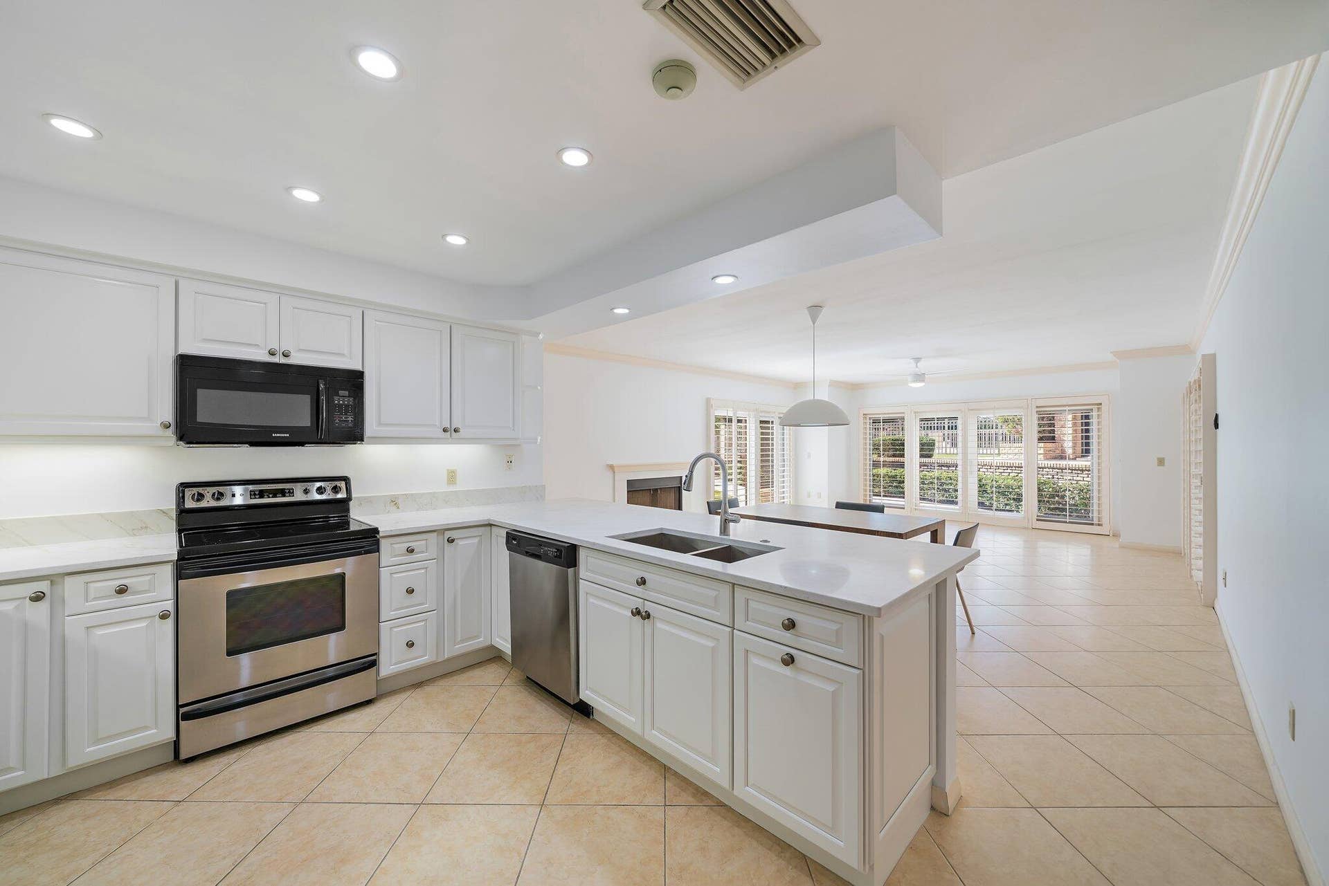 11890 SE Hill Club Terrace, #103, Jupiter, FL 33469 Kitchen
