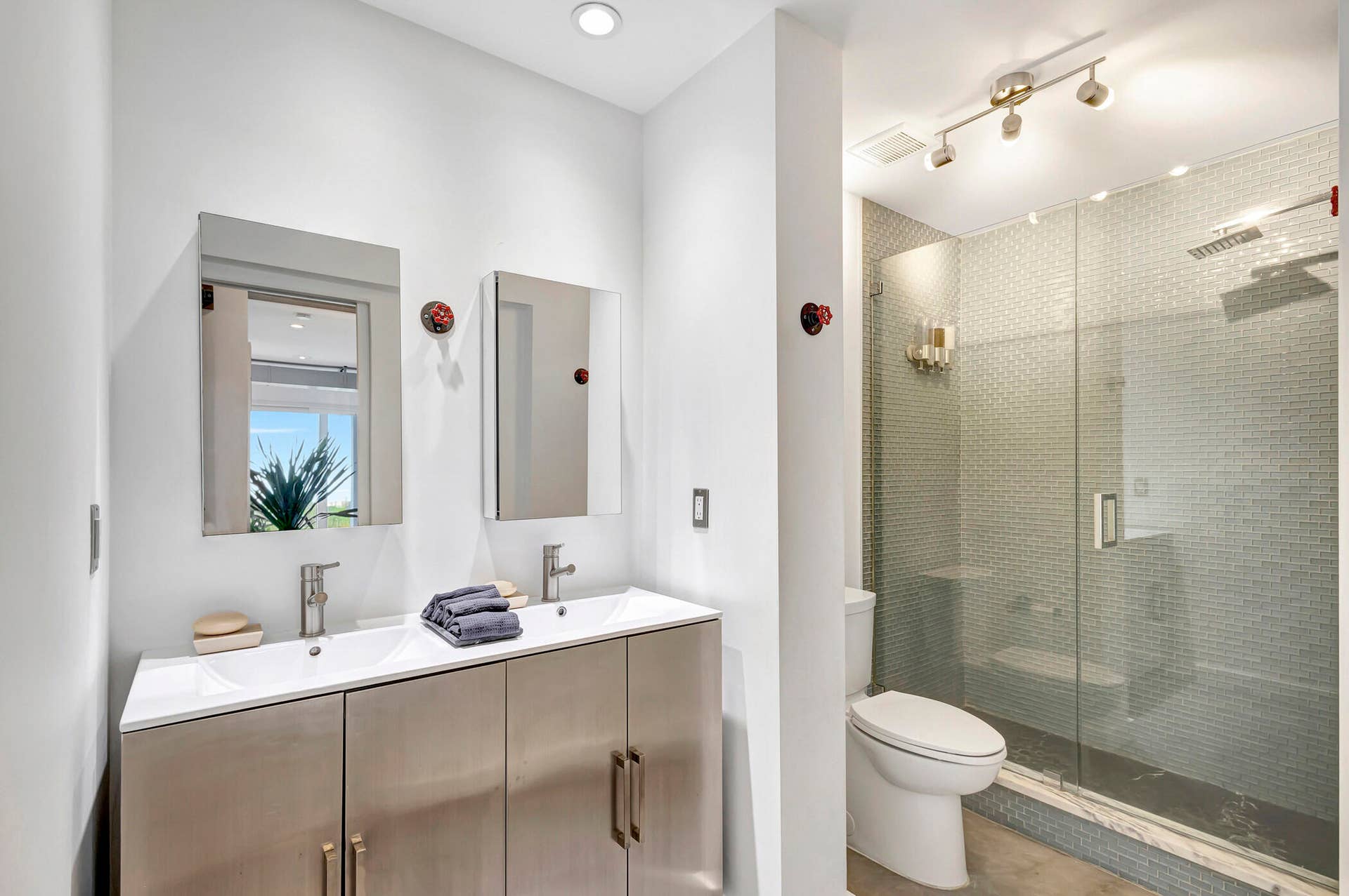 2275 S Ocean Boulevard, #305n and C11, Palm Beach, FL 33480 Guest bath