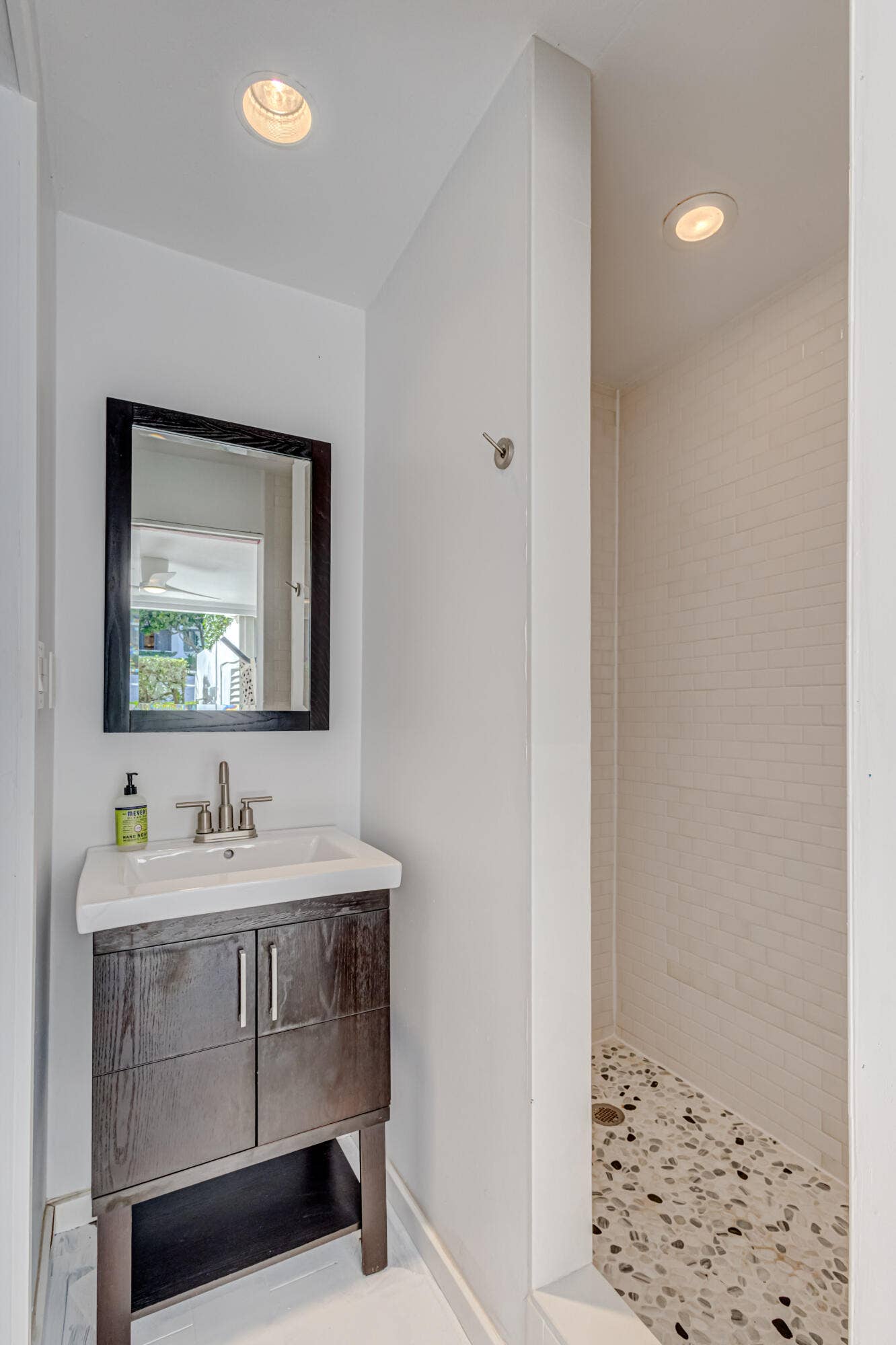 2275 S Ocean Boulevard, #305n and C11, Palm Beach, FL 33480 Cabana bath