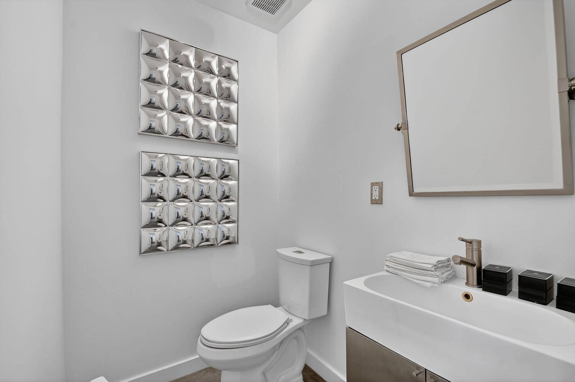 2275 S Ocean Boulevard, #305n and C11, Palm Beach, FL 33480 Adjacent to great room, ideal for entertaining or guests