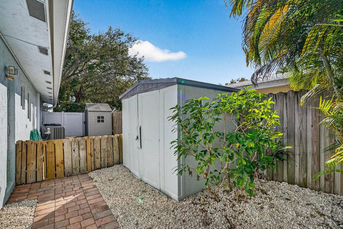 2081 NE 25th Street, Lighthouse Point, FL 33064 2081 NE 25th Street, Lighthouse Point, FL 33064