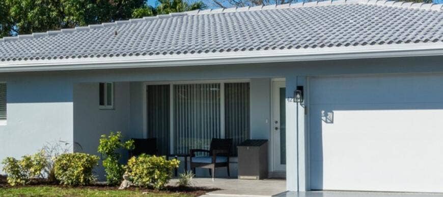 421 SE 5 Terrace, Pompano Beach, FL 33060 Front entrance has a good sized covered patio and porch. Much larger than shown. See 3d video.