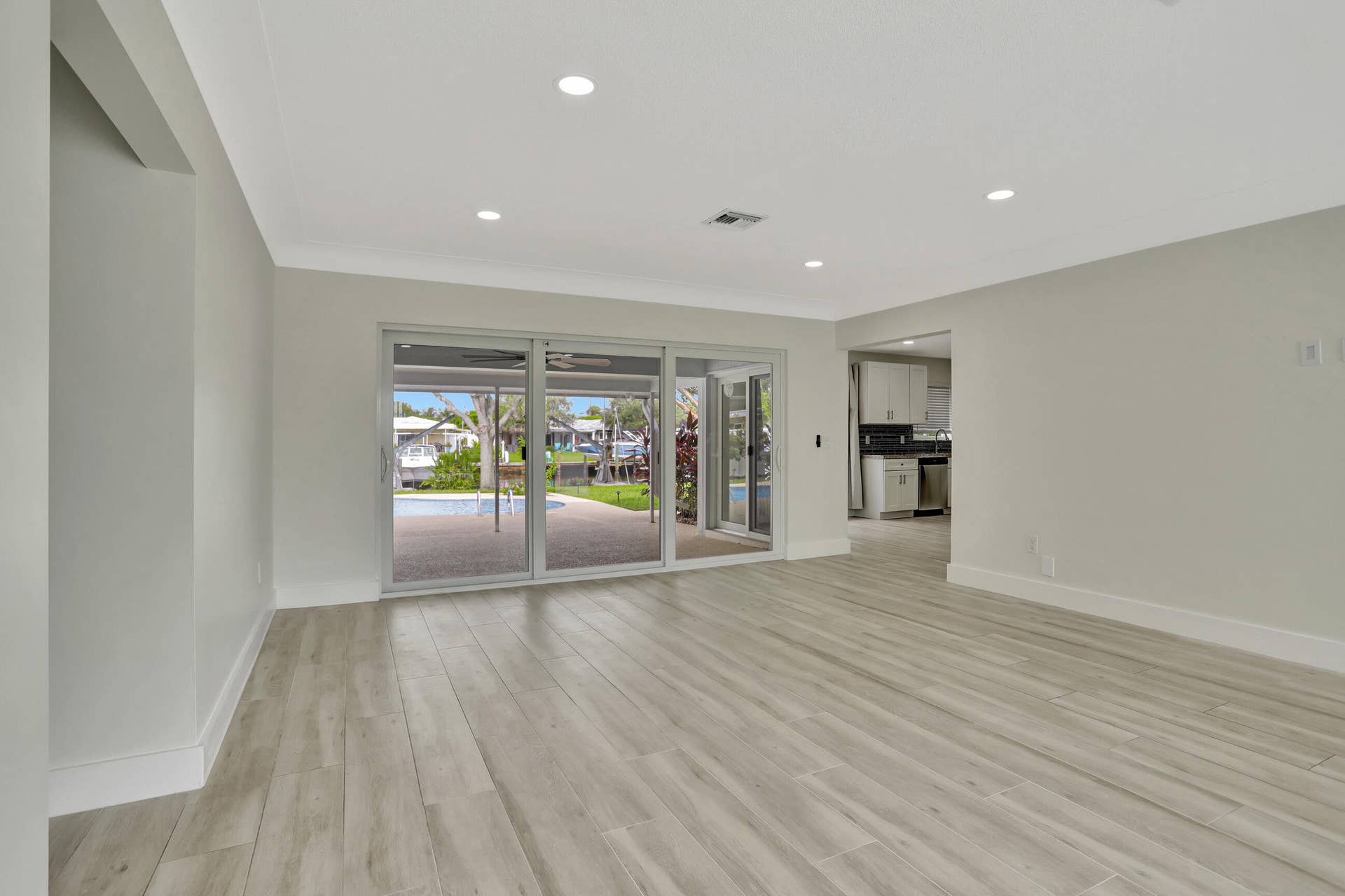 421 SE 5 Terrace, Pompano Beach, FL 33060 Main living room with water view.