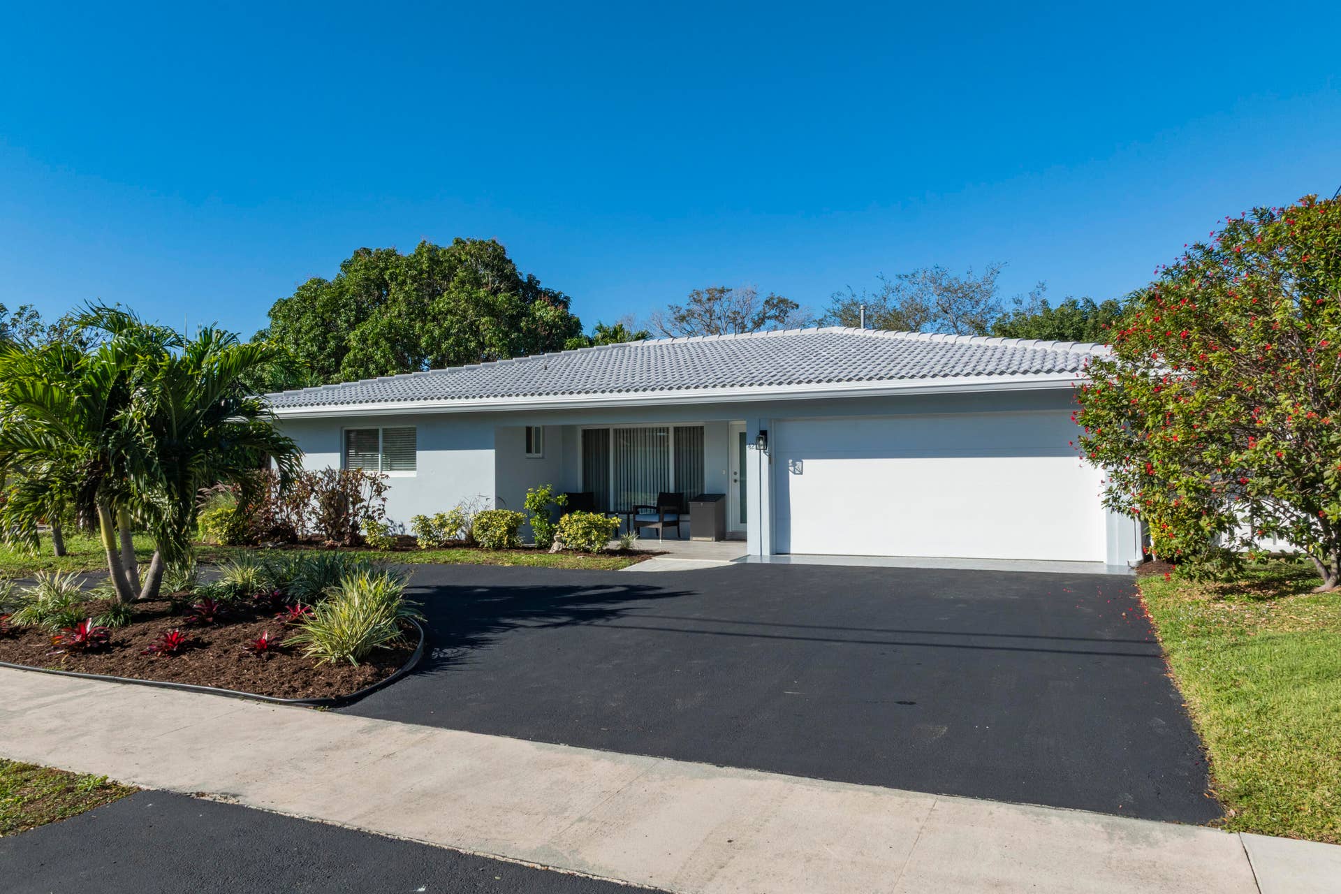 421 SE 5 Terrace, Pompano Beach, FL 33060 Nice Front angle of house