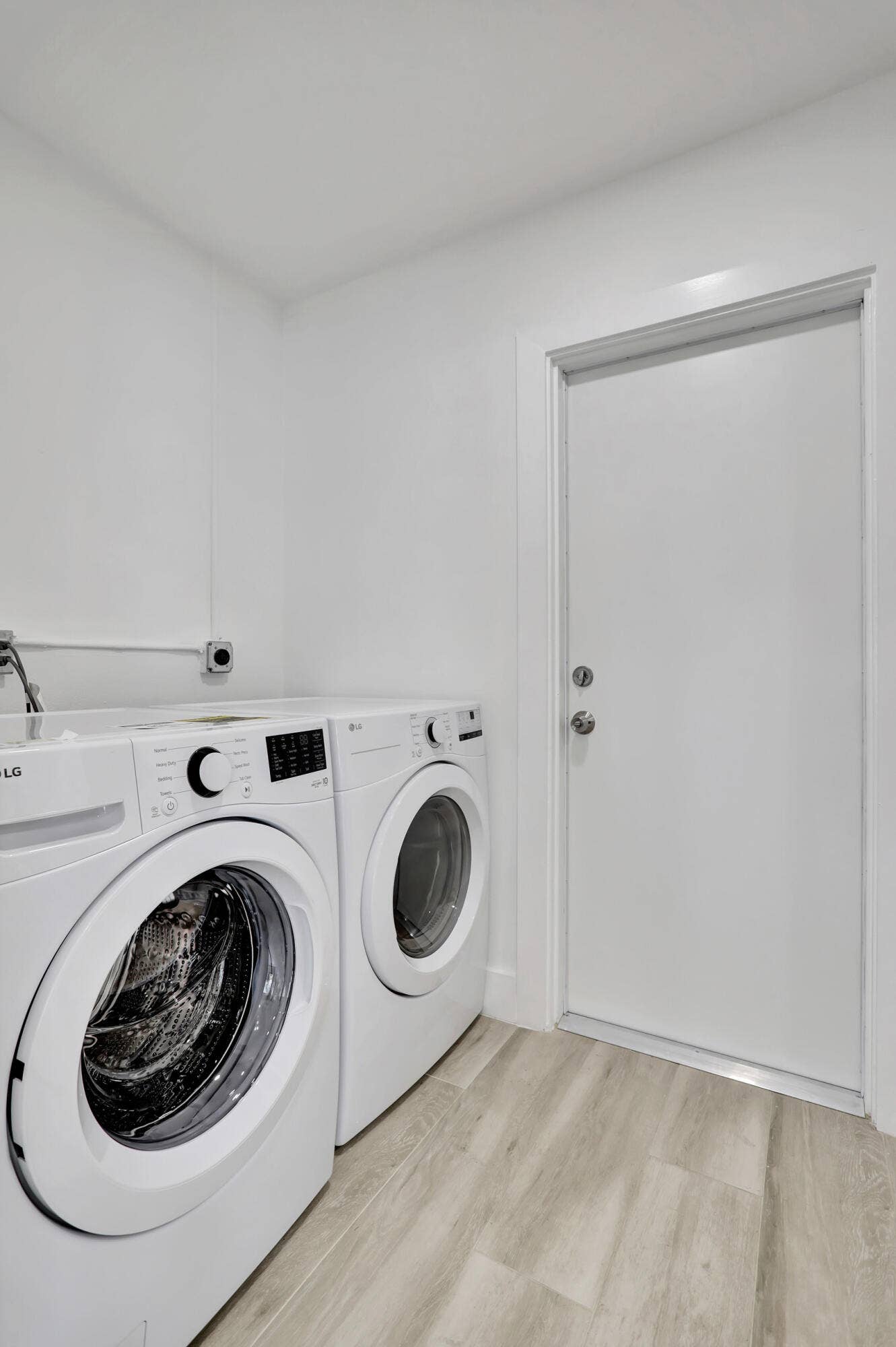 421 SE 5 Terrace, Pompano Beach, FL 33060 Laundry room