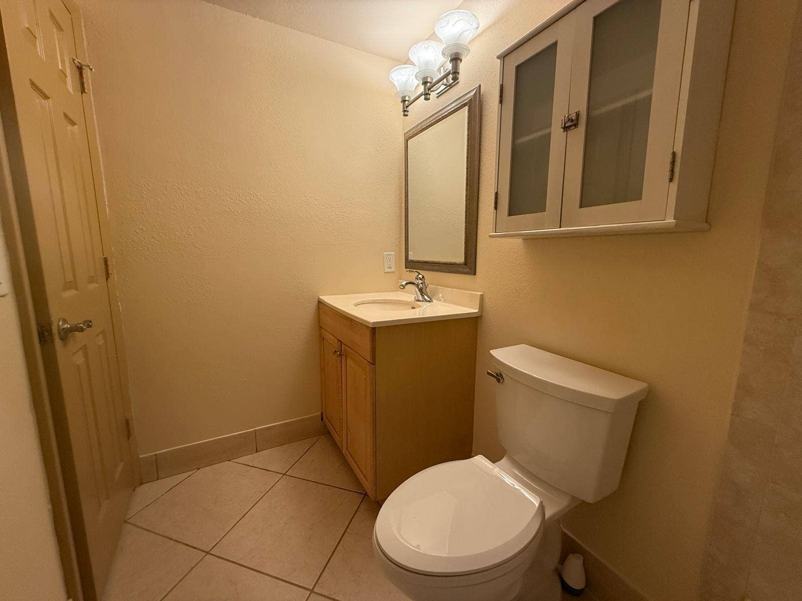 744 NE 14th Avenue, #12, Fort Lauderdale, Fort Lauderdale, FL 33304 Main bathroom vanity view