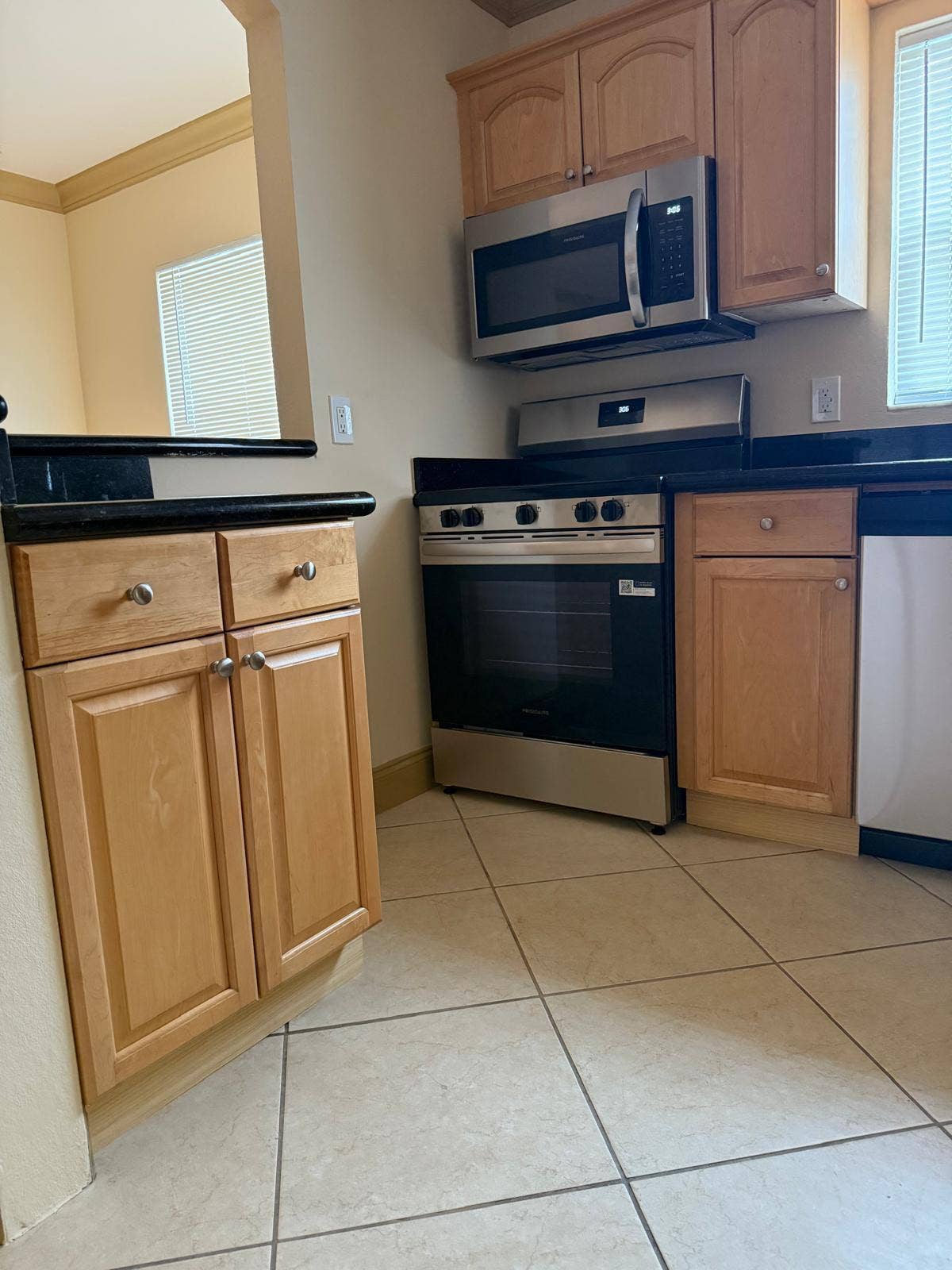 744 NE 14th Avenue, #12, Fort Lauderdale, Fort Lauderdale, FL 33304 Interior Kitchen