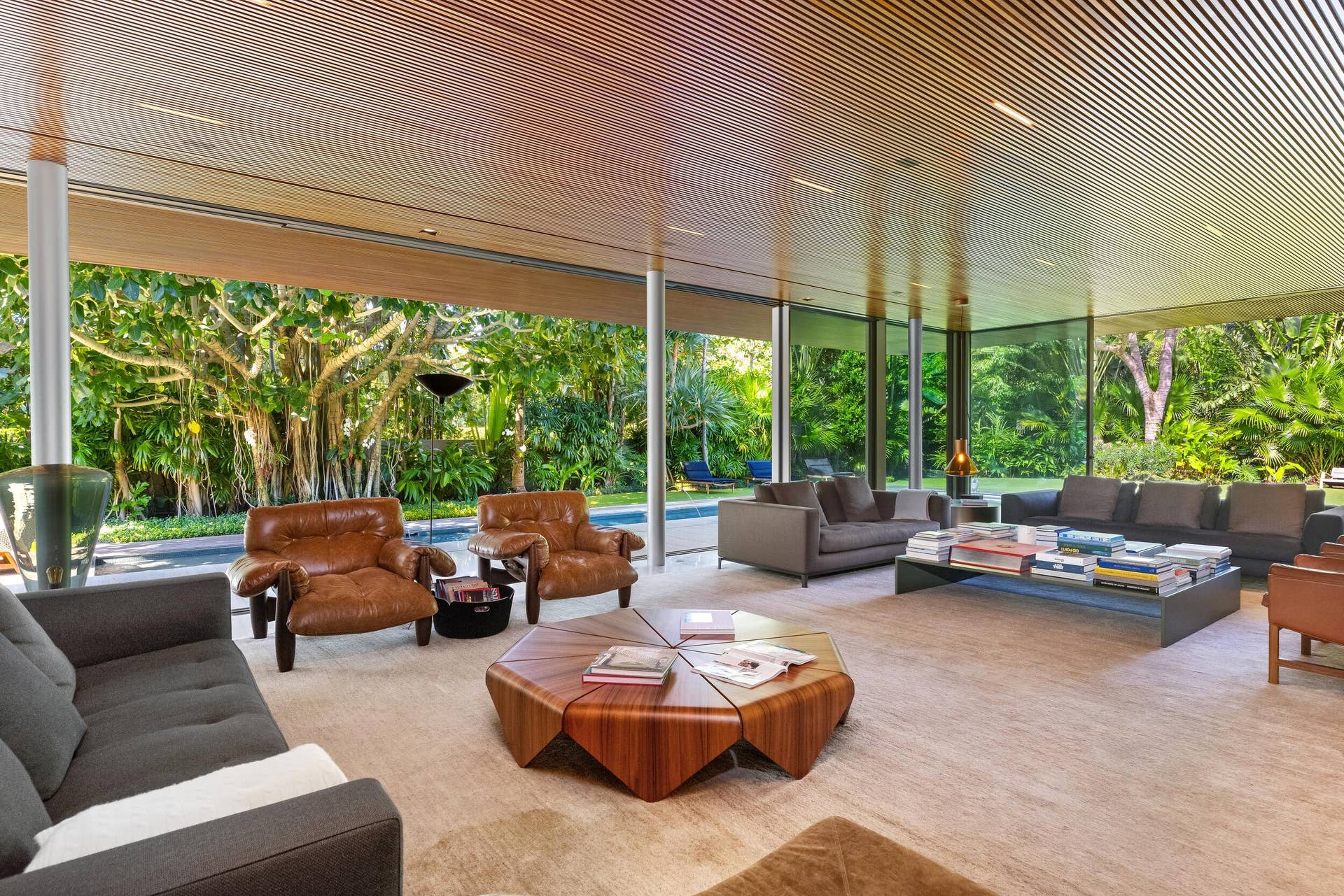 195 Via Marina, Palm Beach, FL 33480 Living Room