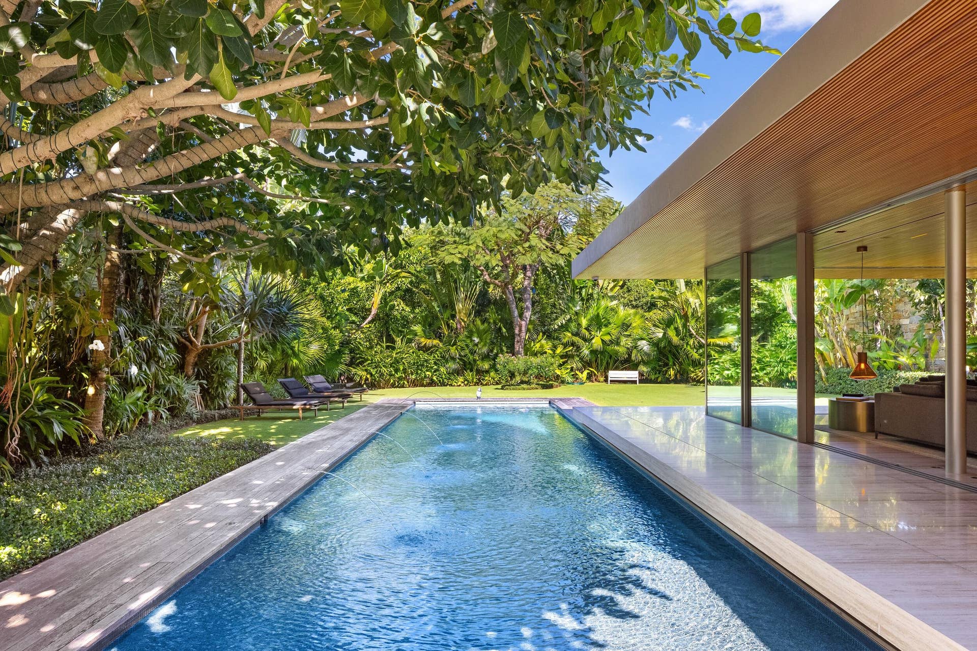 195 Via Marina, Palm Beach, FL 33480 Pool