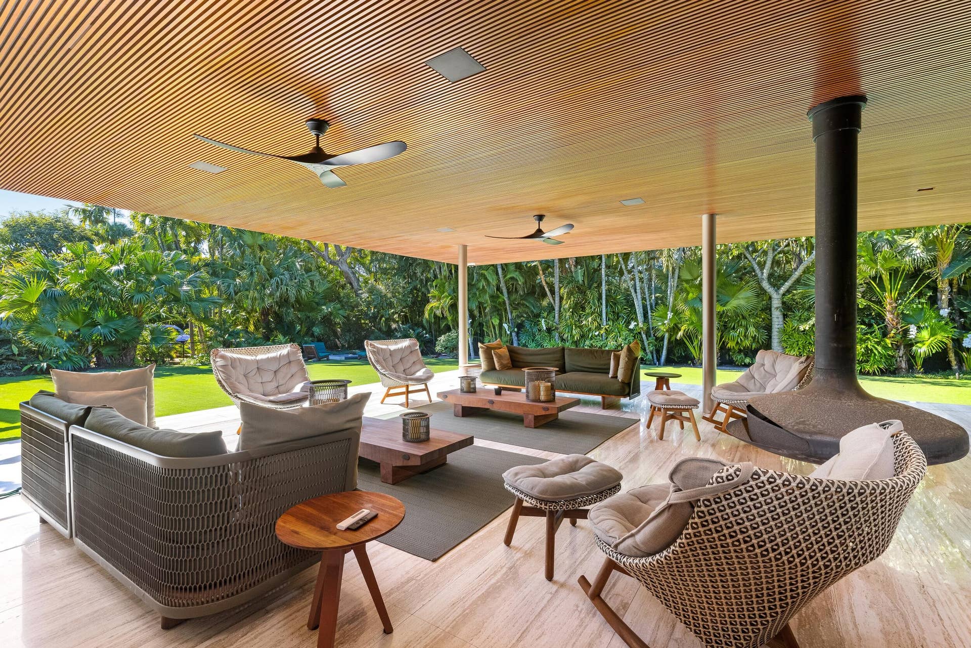 195 Via Marina, Palm Beach, FL 33480 Patio