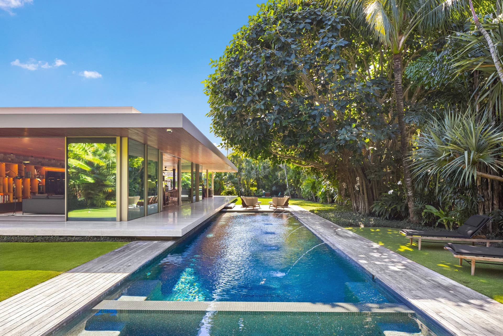 195 Via Marina, Palm Beach, FL 33480 Pool