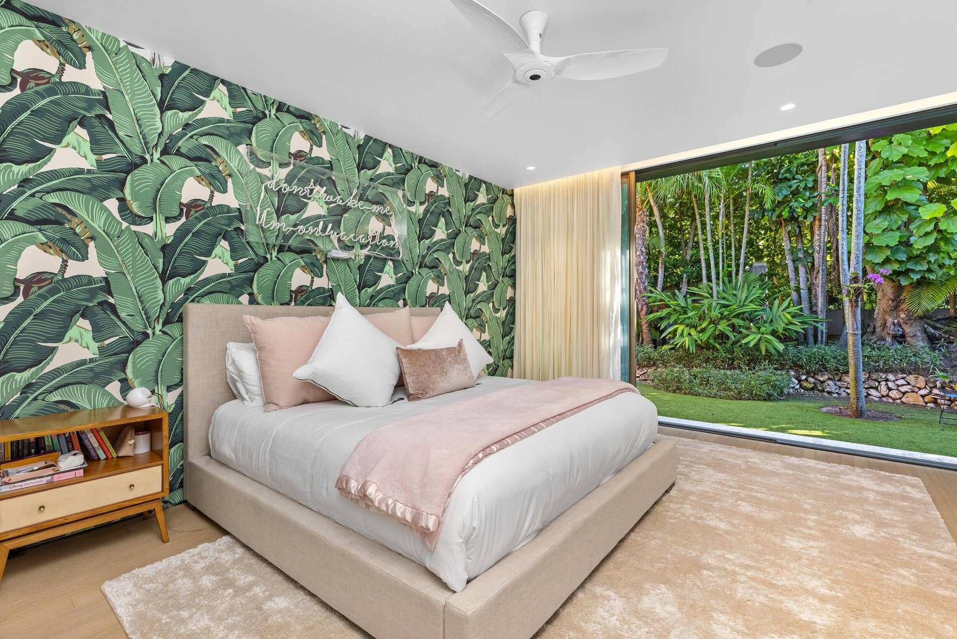 195 Via Marina, Palm Beach, FL 33480 Guest Bed