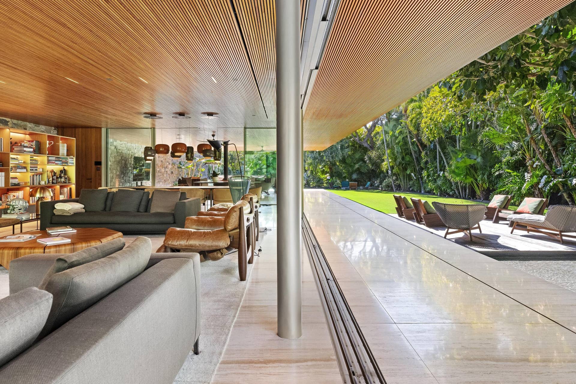 195 Via Marina, Palm Beach, FL 33480 Living Room