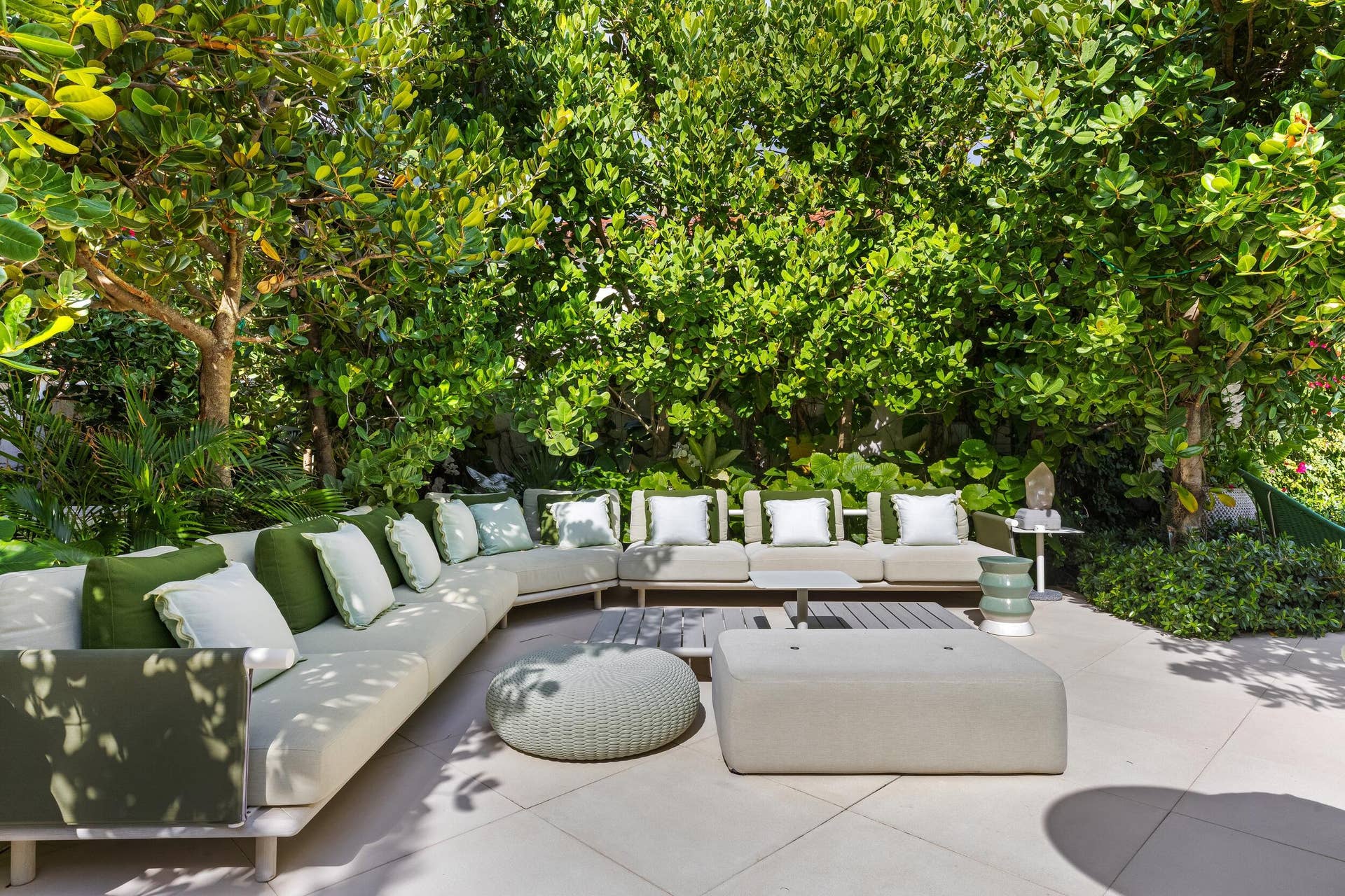 680 S Ocean Boulevard, Palm Beach, FL 33480 Patio 11