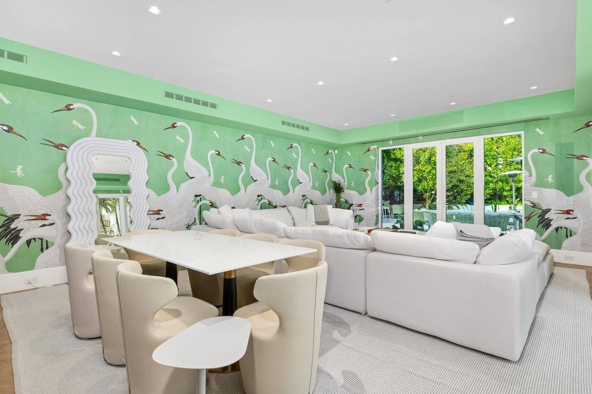 680 S Ocean Boulevard, Palm Beach, FL 33480 Lounge 2