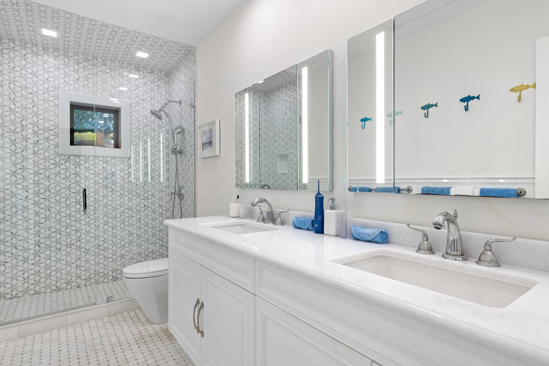 680 S Ocean Boulevard, Palm Beach, FL 33480 Guest Bath 1