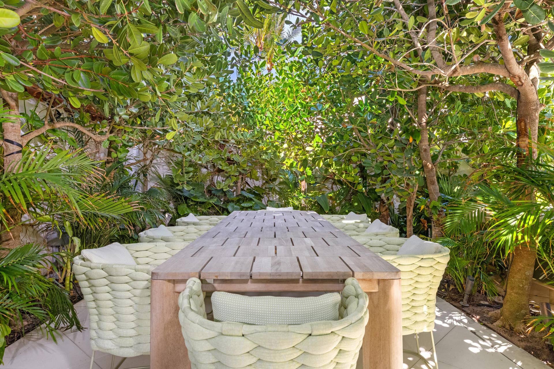 680 S Ocean Boulevard, Palm Beach, FL 33480 Patio 2