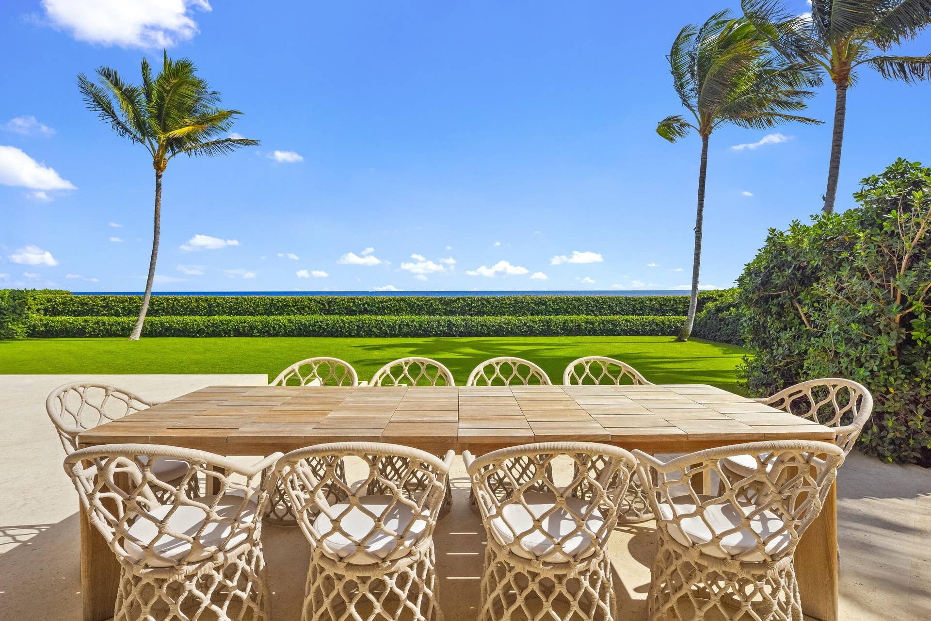 680 S Ocean Boulevard, Palm Beach, FL 33480 Outdoor Dining